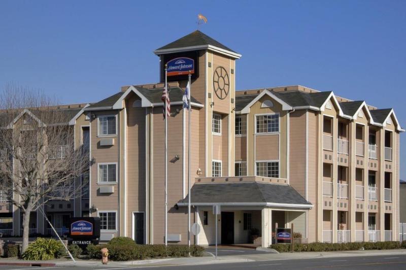 Howard Johnson By Wyndham Middletown Newport Area Экстерьер фото