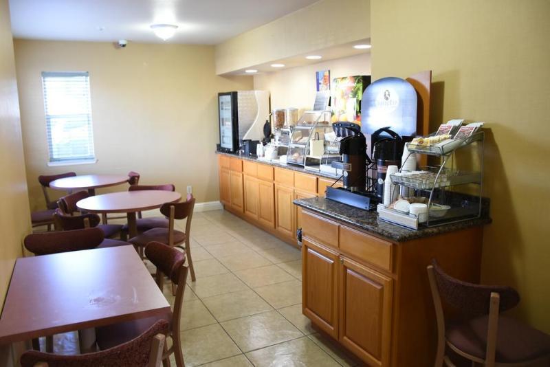 Howard Johnson By Wyndham Middletown Newport Area Экстерьер фото