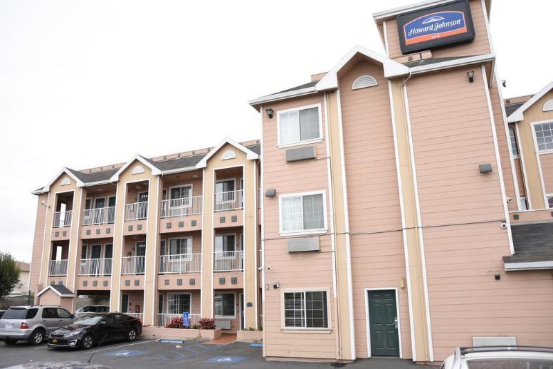 Howard Johnson By Wyndham Middletown Newport Area Экстерьер фото